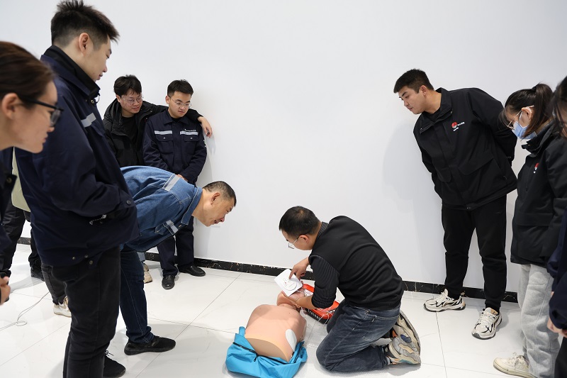 “守護黃金4分鐘”——神木恒穩公司開展自動體外除顫器(AED)操作培訓
