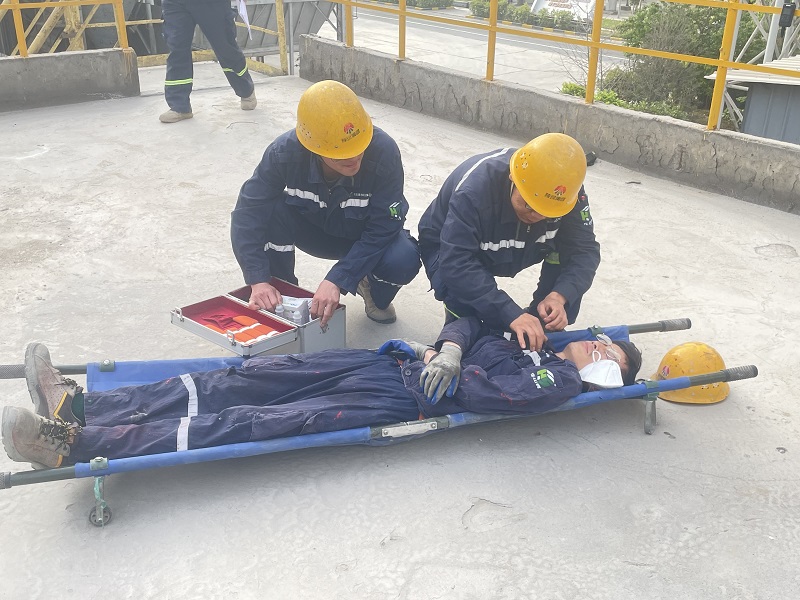 富平公司制成車(chē)間開(kāi)展有限空間應(yīng)急演練活動(dòng)