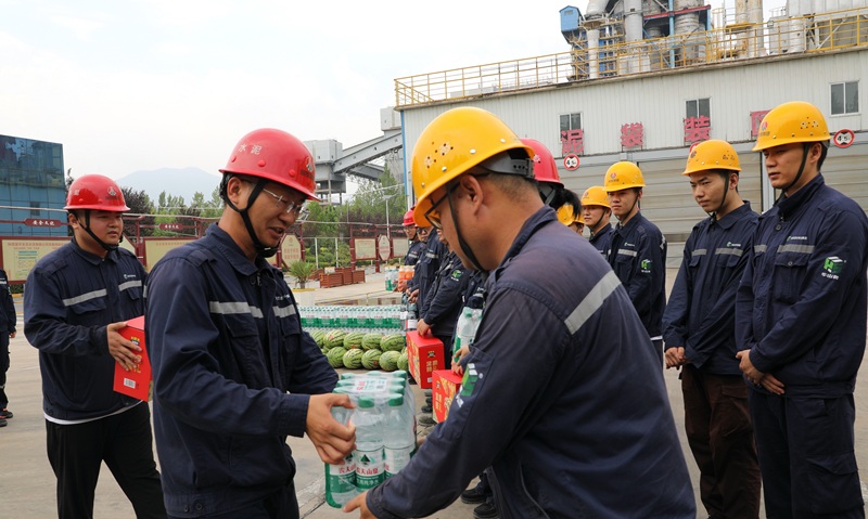 富平公司開展夏送清涼活動(dòng)