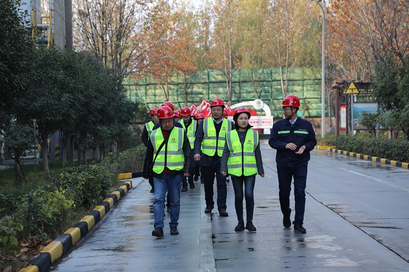 杜永康到富平公司開展生產(chǎn)經(jīng)營工作調(diào)研